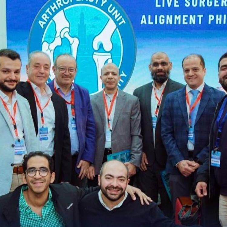 In a pioneering medical achievement and for the first time in Egypt, a medical team from the Orthopedic Surgery Department at Assiut University performed the first knee replacement surgeries using the "kinetic alignment" technique during their participation in a workshop at Alexandria University.