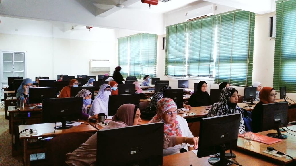 حضور السادة أعضاء هيئة التدريس والهيئة المعاونة ورشة عمل  بعنوان الفصول الافتراضية عن طريق :- online team   يوم الاثنين الموافق13/9/2021م