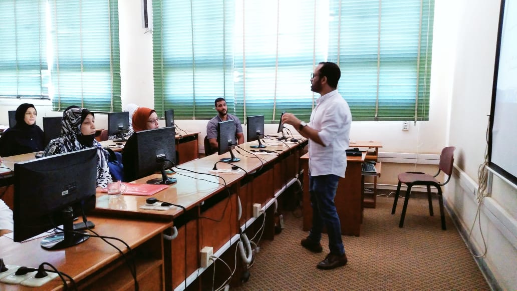 حضور السادة أعضاء هيئة التدريس والهيئة المعاونة ورشة عمل  بعنوان الفصول الافتراضية عن طريق :- online team   يوم الاثنين الموافق13/9/2021م