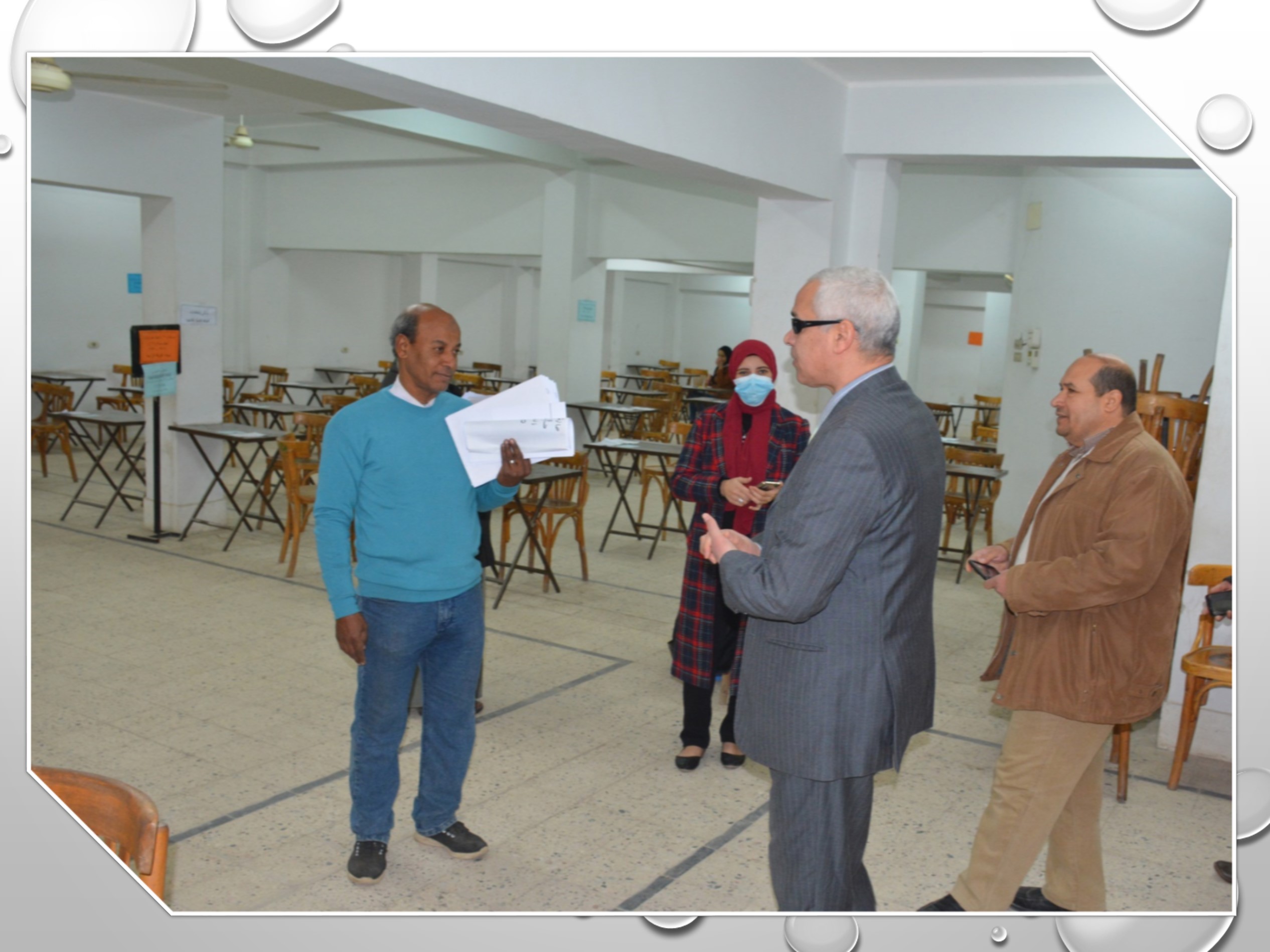 عميد الكلية يواصل جولاته التفقدية لمتابعة سير الإمتحانات