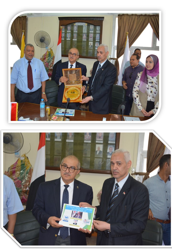 كلية الصيدلة تكرم رئيس الجامعة