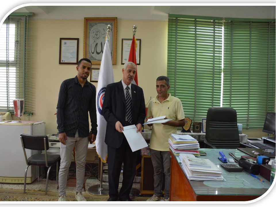 تكريم سائق تاكسى