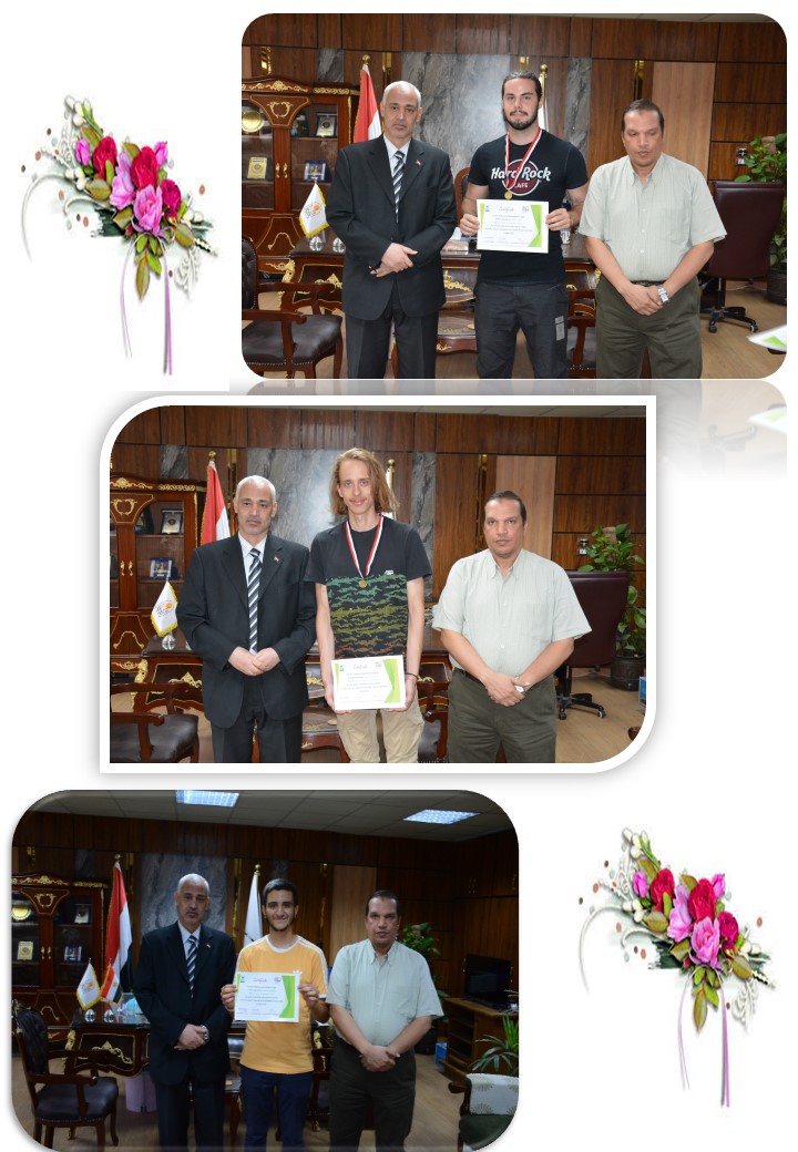 السيد الأستاذ الدكتور / أحمد محمد عبد المولى – عميد الكلية والقائم بأعمال نائب رئيس الجامعة لشئون التعليم والطلاب - يكرم طلاب برنامج التبادل الطلابى  لطلاب الجمعية العلمية صيدلة EPSF Assiut عقب ختام  تدريب طلاب كليات الصيدلة جامعات فرنسا وبولندا بالكلية 