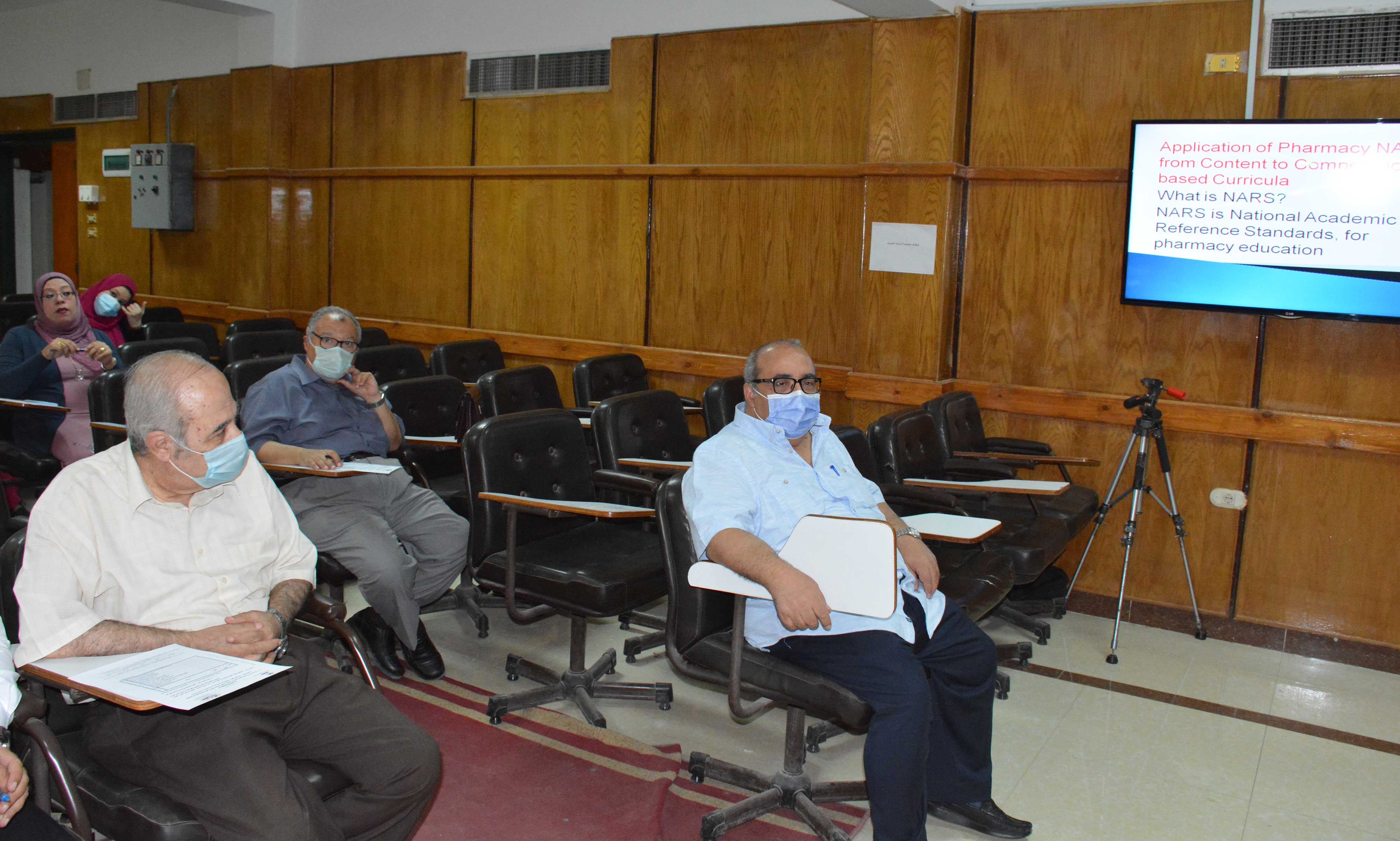 ورشة عمل تحت عنوان "توصيف البرامج وتوصيف المقررات طبقاً للمعايير القومية القياسية المرجعية لقطاع الصيدلة إصدار أبريل 2017م