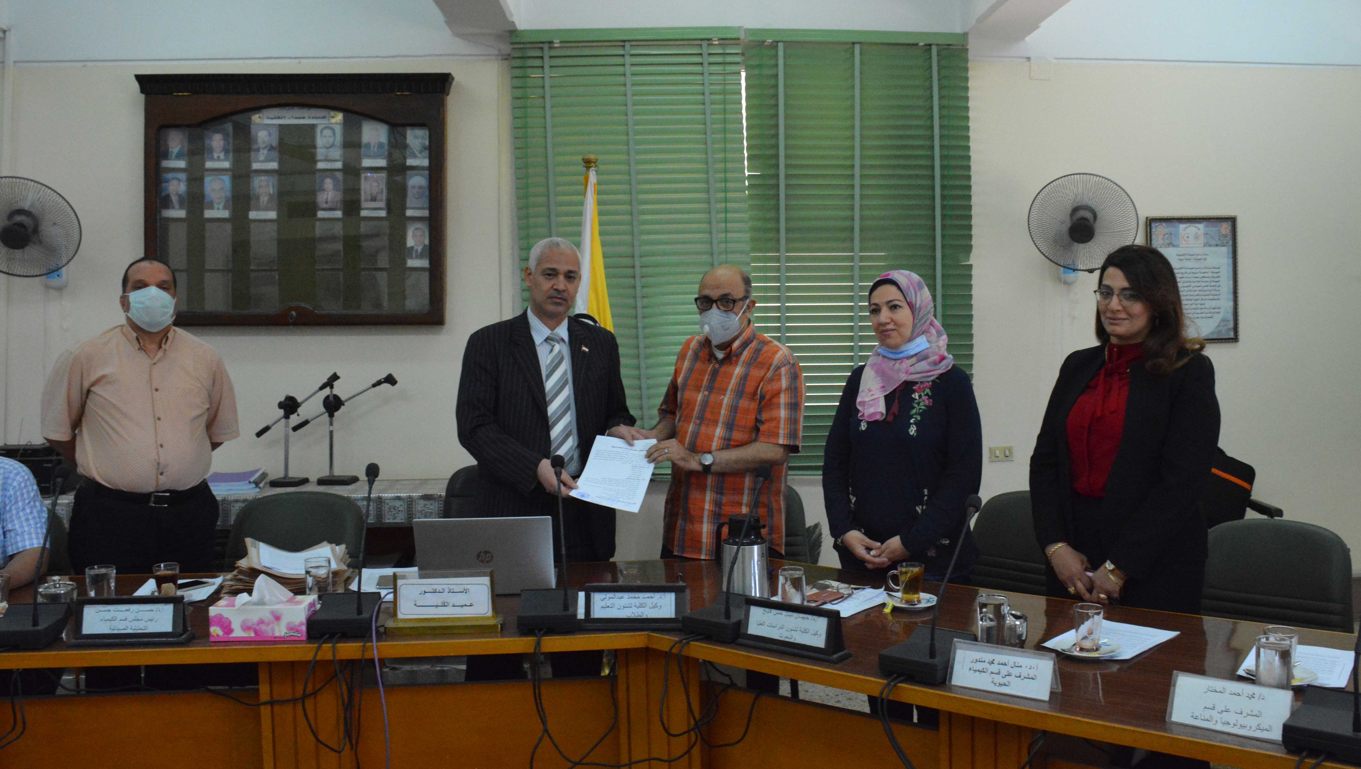 توقيع برتوكول تعاون بين كلية الصيلة جامعة أسيوط و الإدارة العامة للصيدلة بأسيوط