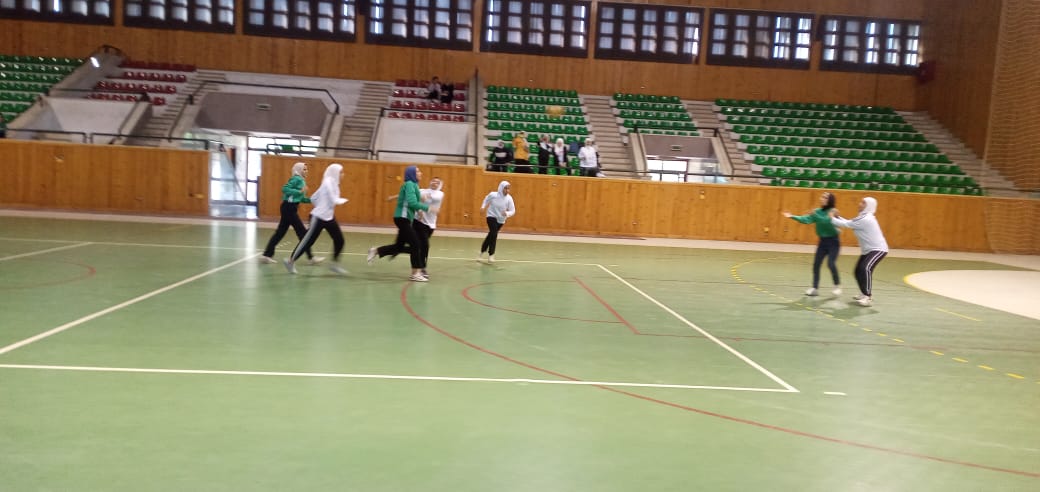 حصول الكليه علي المركز الثاني علي مستوي الجامعة بكرة اليد بالدورة التنشيطيه اليوم