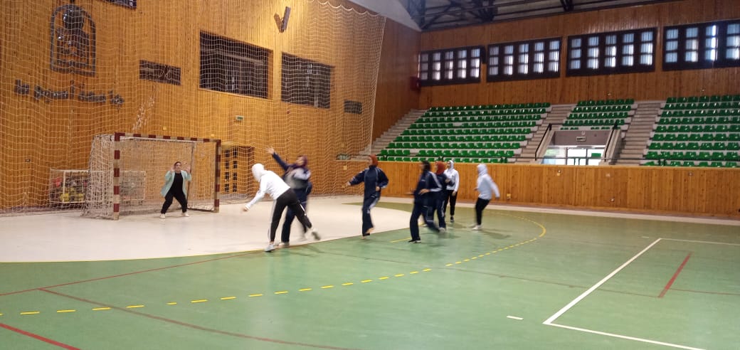 حصول الكليه علي المركز الثاني علي مستوي الجامعة بكرة اليد بالدورة التنشيطيه اليوم