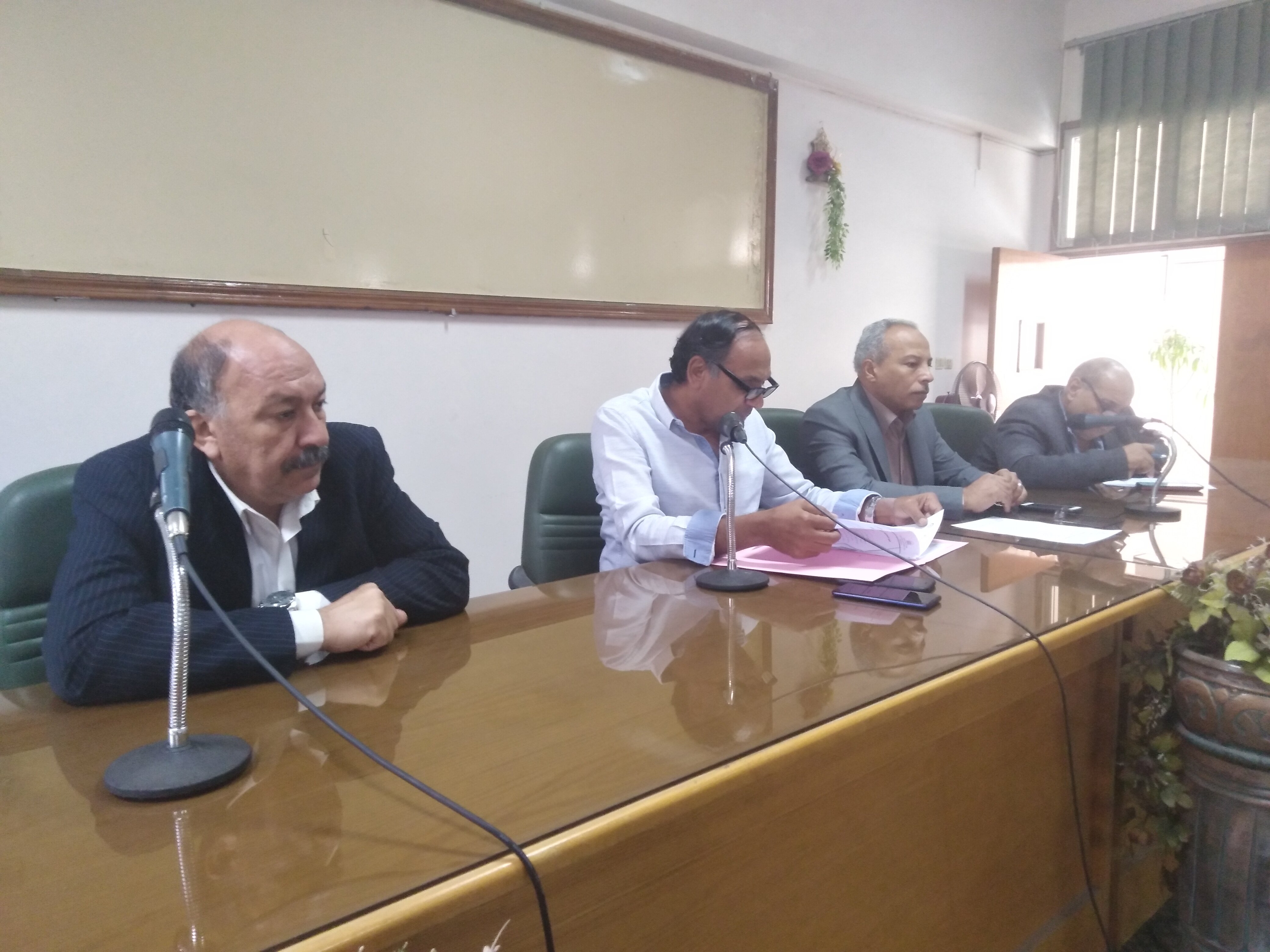 ندوة تحضيرية لأعضاء فريق الكلية المسئول عن ملف جائزة جامعة اسيوط للجودة والتميز